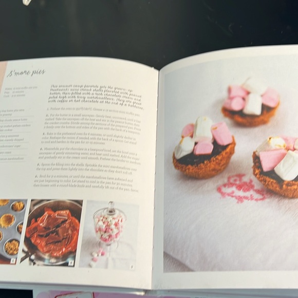 Trio of Cookbooks Mini Treats Mini Pies Mini Cakes - Picture 8 of 10